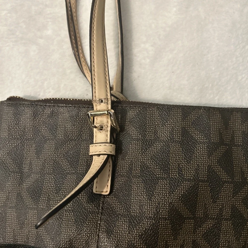 Pre Owned  Michael Kors signature Jet Set East West Top Zip Tote‎